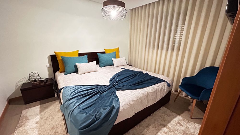 Cama de madeira maciça 2x2m