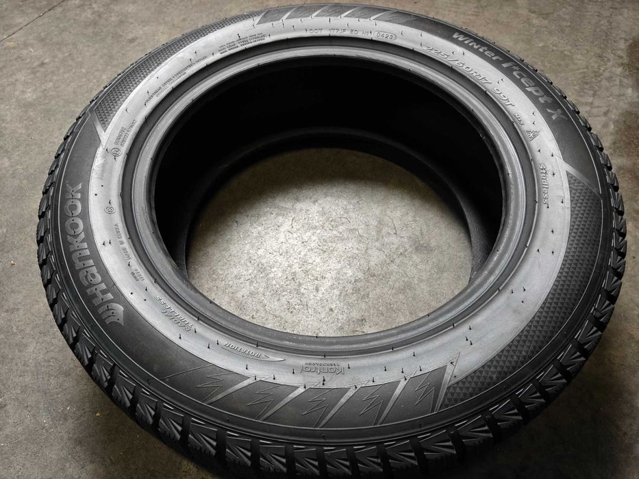R17 225 60 шини зимові 2023р.  Hankook Winter I*cept IZ2