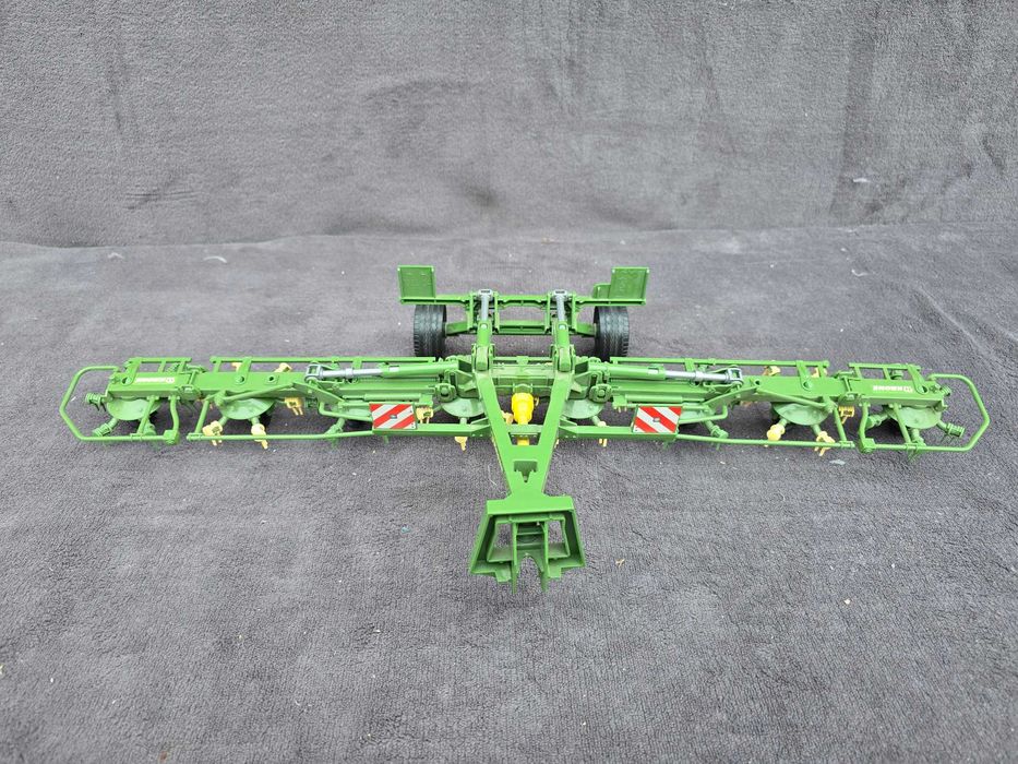 Bruder Przetrząsacz Krone KWT 8.82