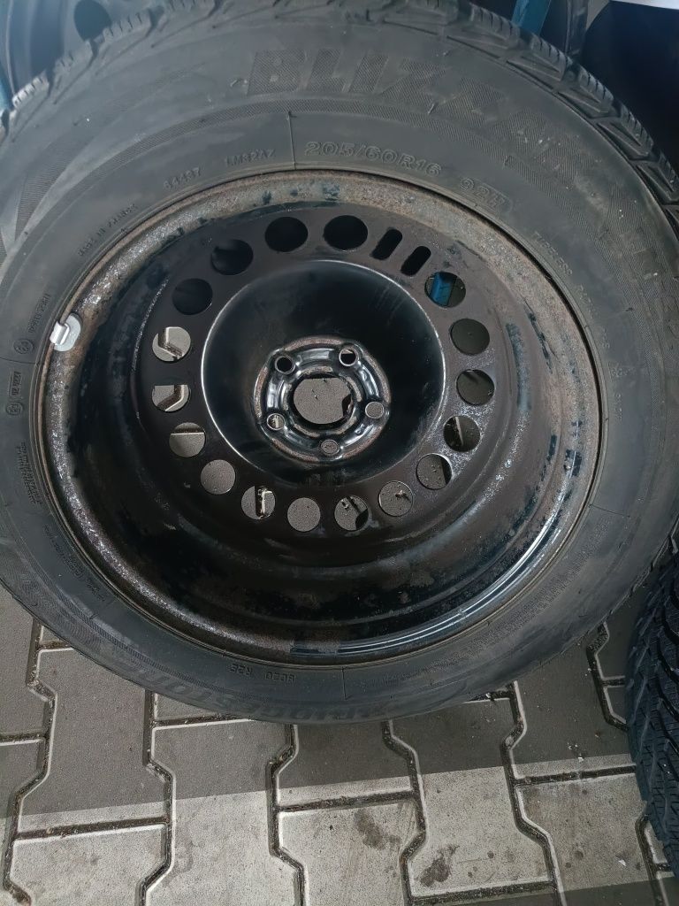 Felgi koła stalowe z oponami zimowymi 205/60/r16