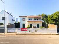 Moradia T5 com Piscina em condominio privado