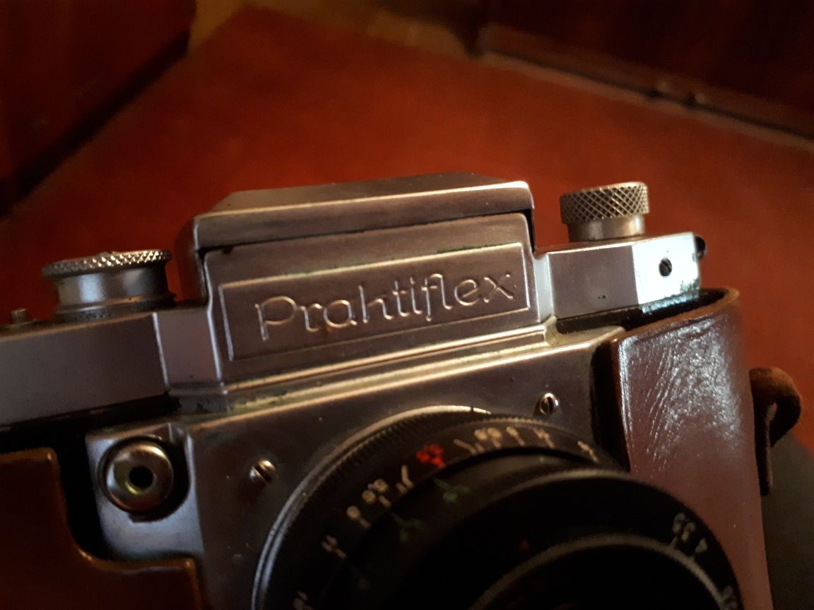 Немецкий фотоаппарат
Praktiflex
Линза
Anastigmat Victar 1:2,9/50 MM.