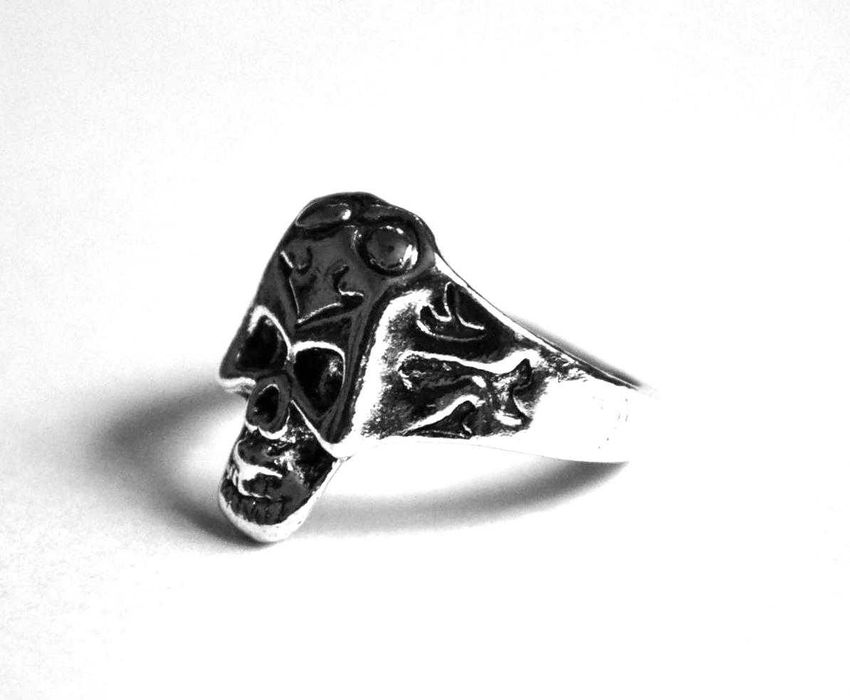 Sygnet stal Czaszka R 18