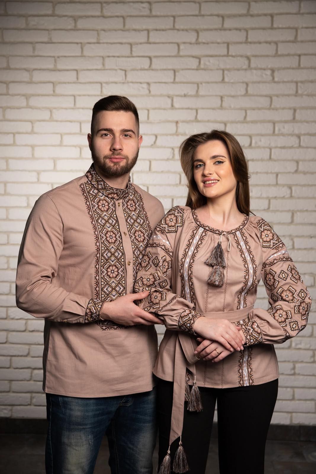 Парні вишиванки комплект жіноча та чоловіча вишиванка, вишита сорочка