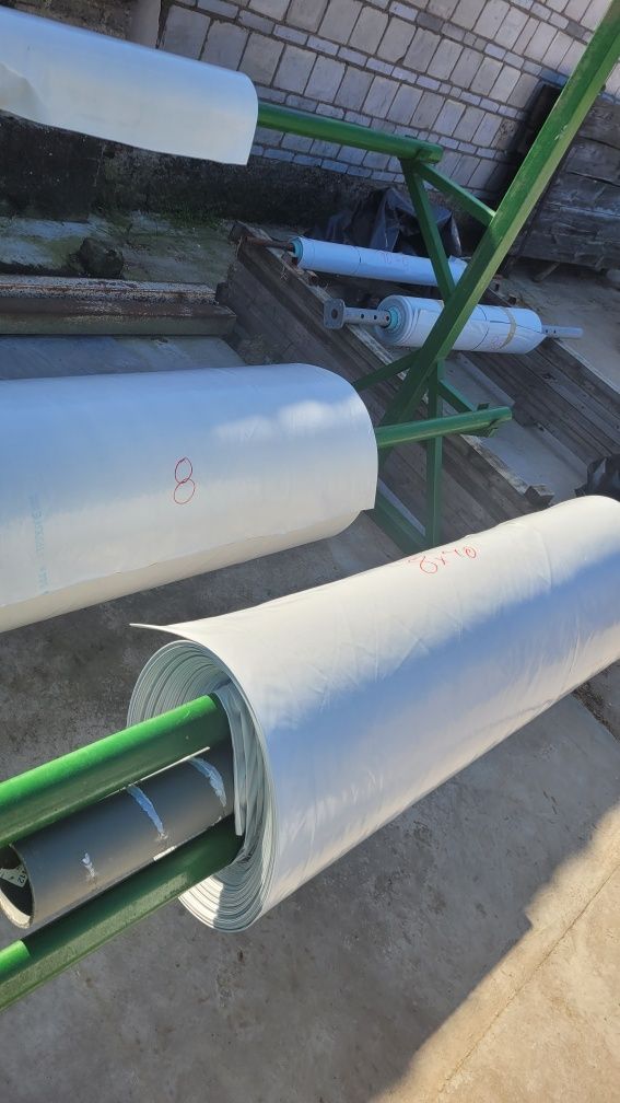 Folia, zielone siatki ochronne na pryzme, silos, kukurydza, kopiec
