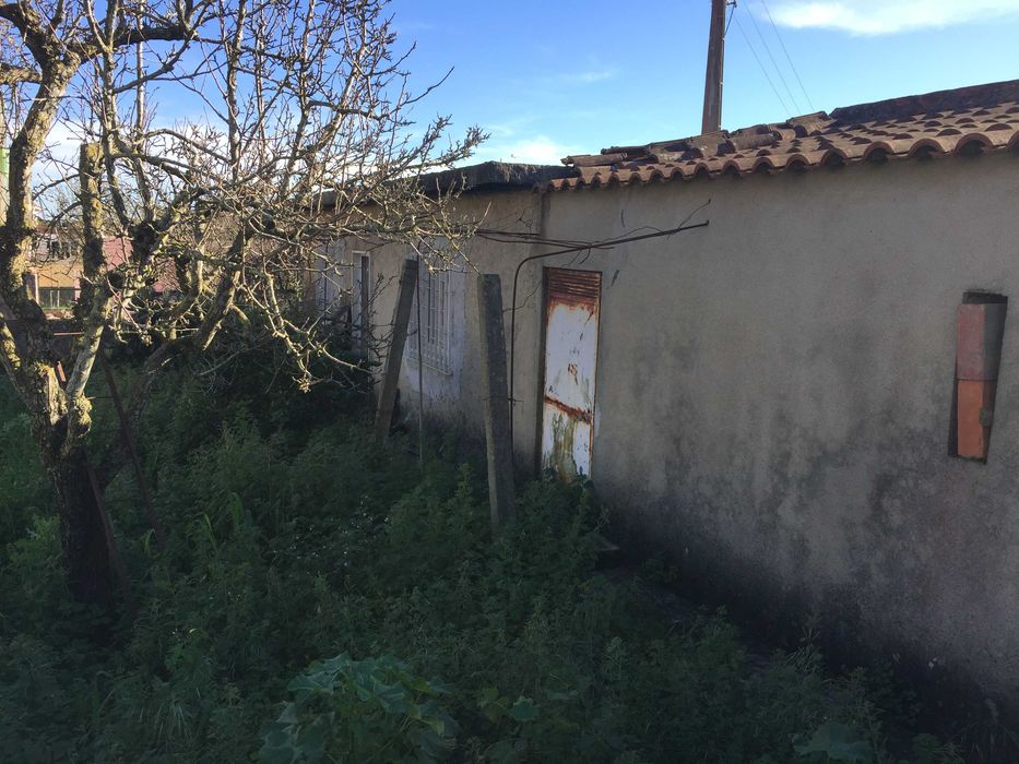 Terreno urbano com anexo