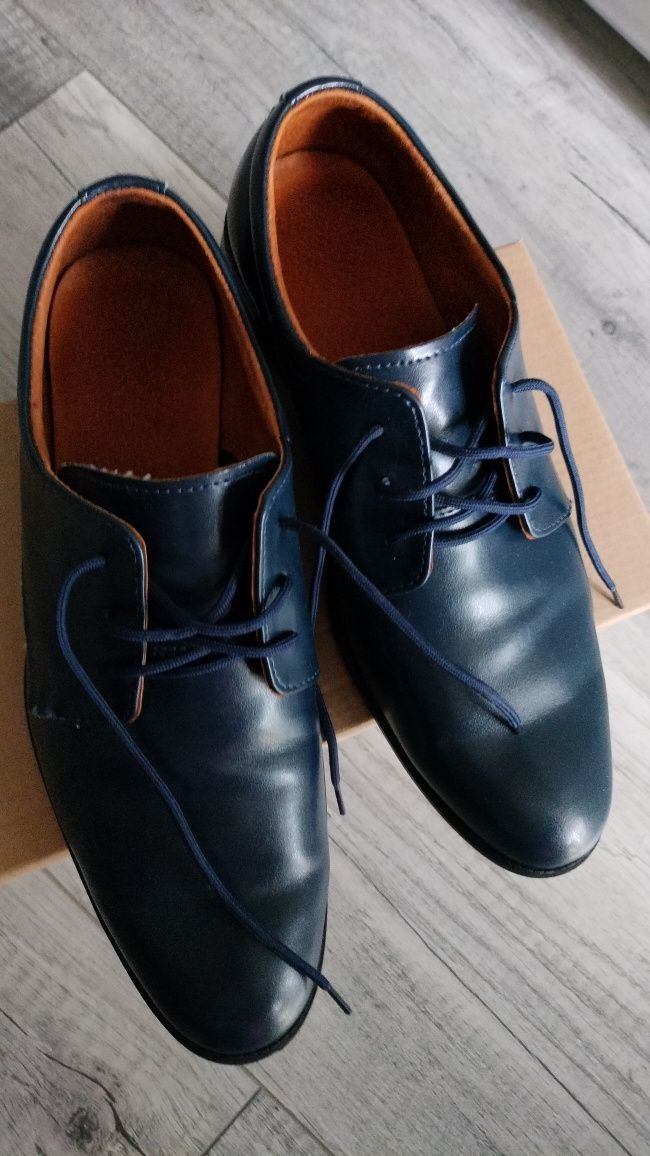 Buty dziecięce do garnituru