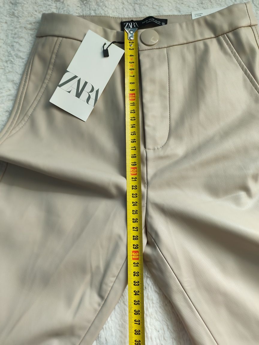 Skórkowe beżowe spodnie ZARA XS