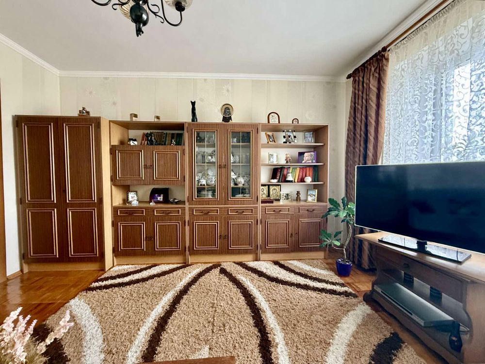 Продається 4 кімнатна квартира вулиця Київська