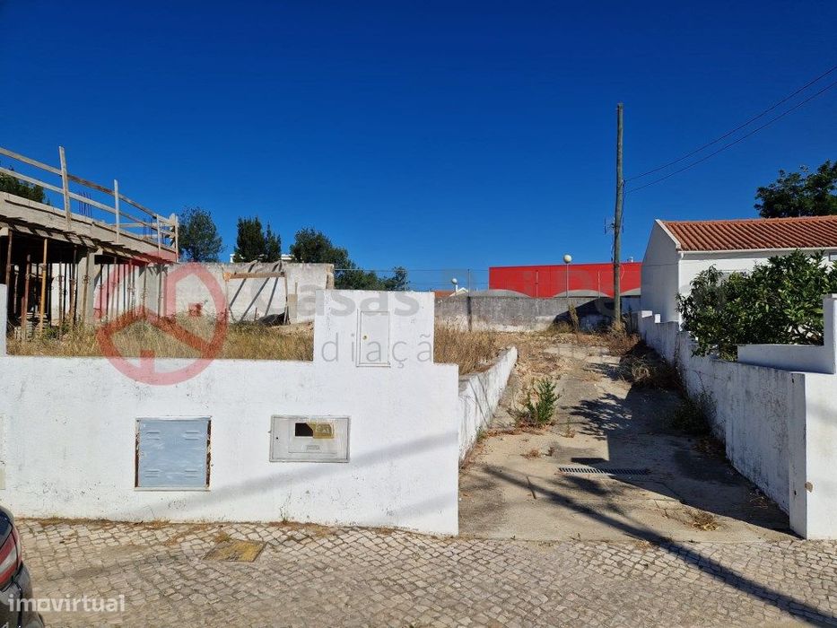 Lote de terreno com projeto entregue, pronto a construir