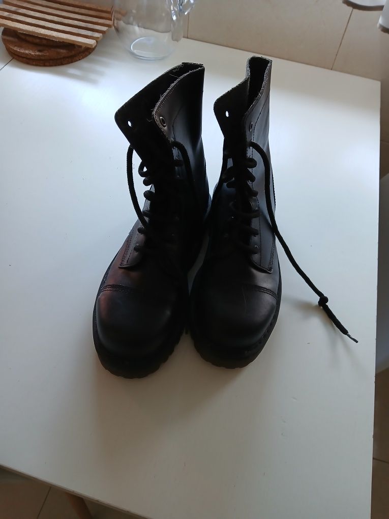 Botas tropa nova