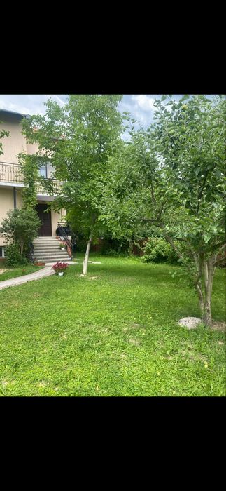 Оренда двоповерхового будинка