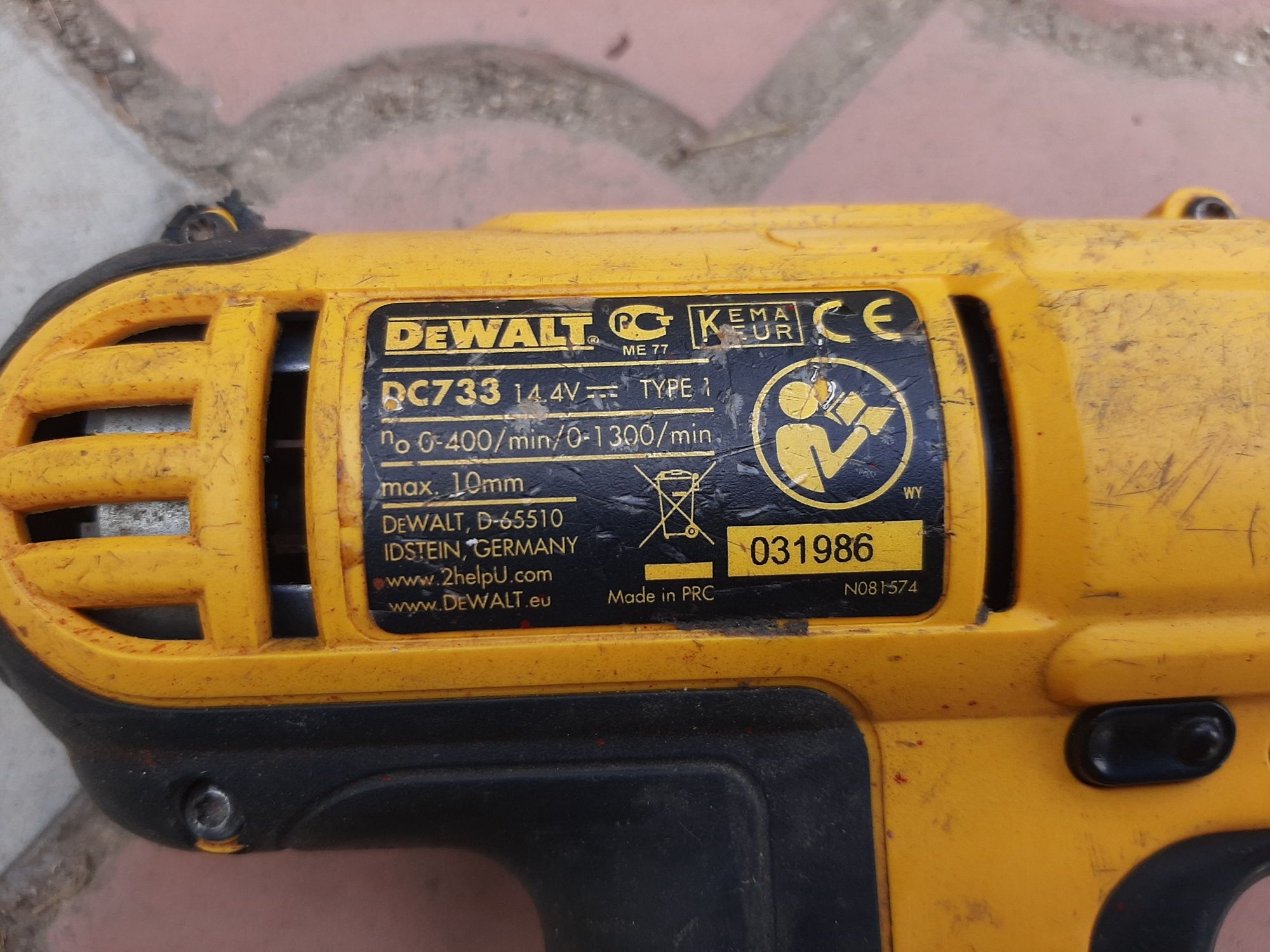 Аккумуляторная дрель-шуруповерт DeWALT DC 733