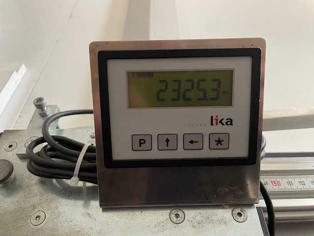 Półautomatyczny stół do produkcji rolet , zip screen, markiz.