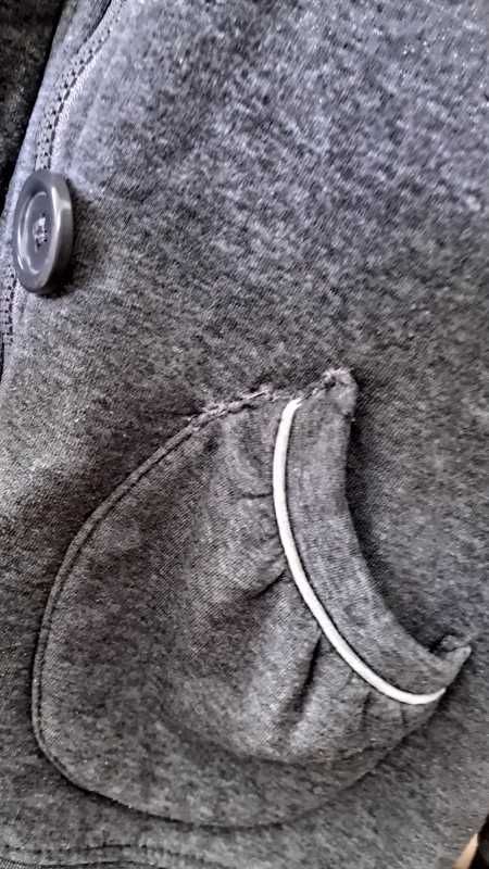 Bluza M,ale pasuje tez na L i XL.