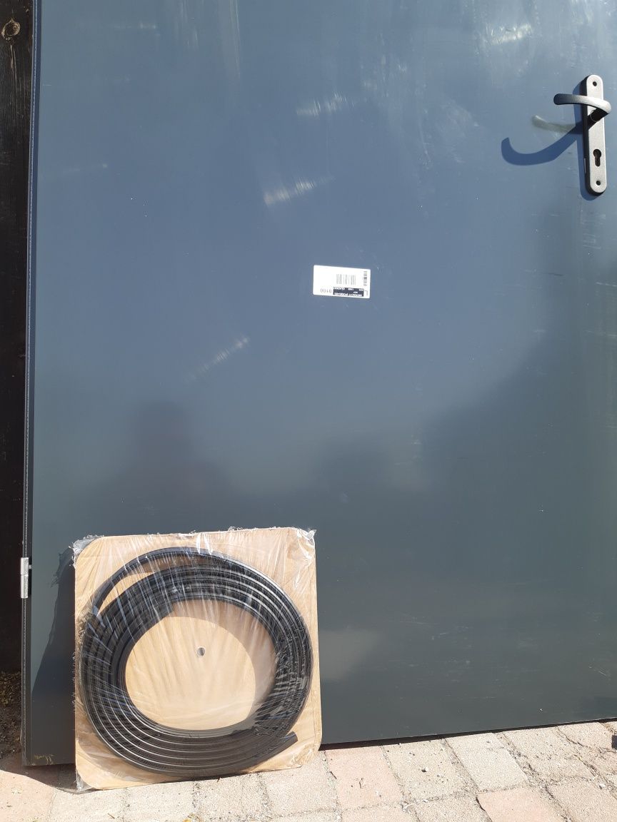 Drzwi zewn. sz110x205w prawe i lewe