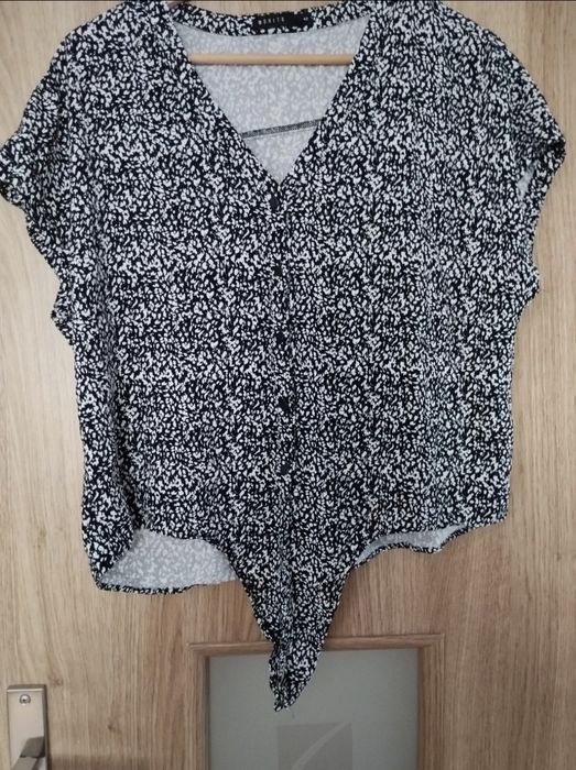 Piękna rozpinana koszula krótki rękaw