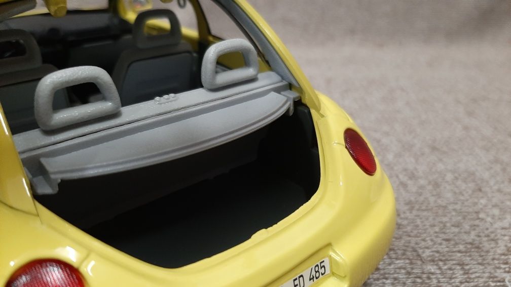 Miniatura VW Beetle 1998 - Burago - escala 1/18