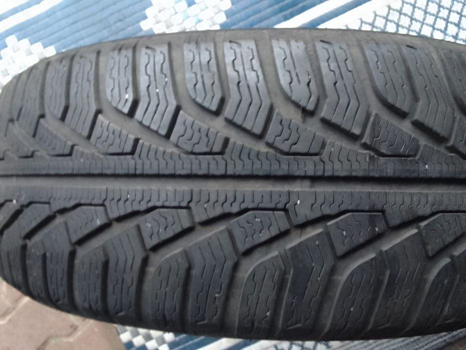 Opona zimowa 215/55r17 UNIROYAL 2020r
