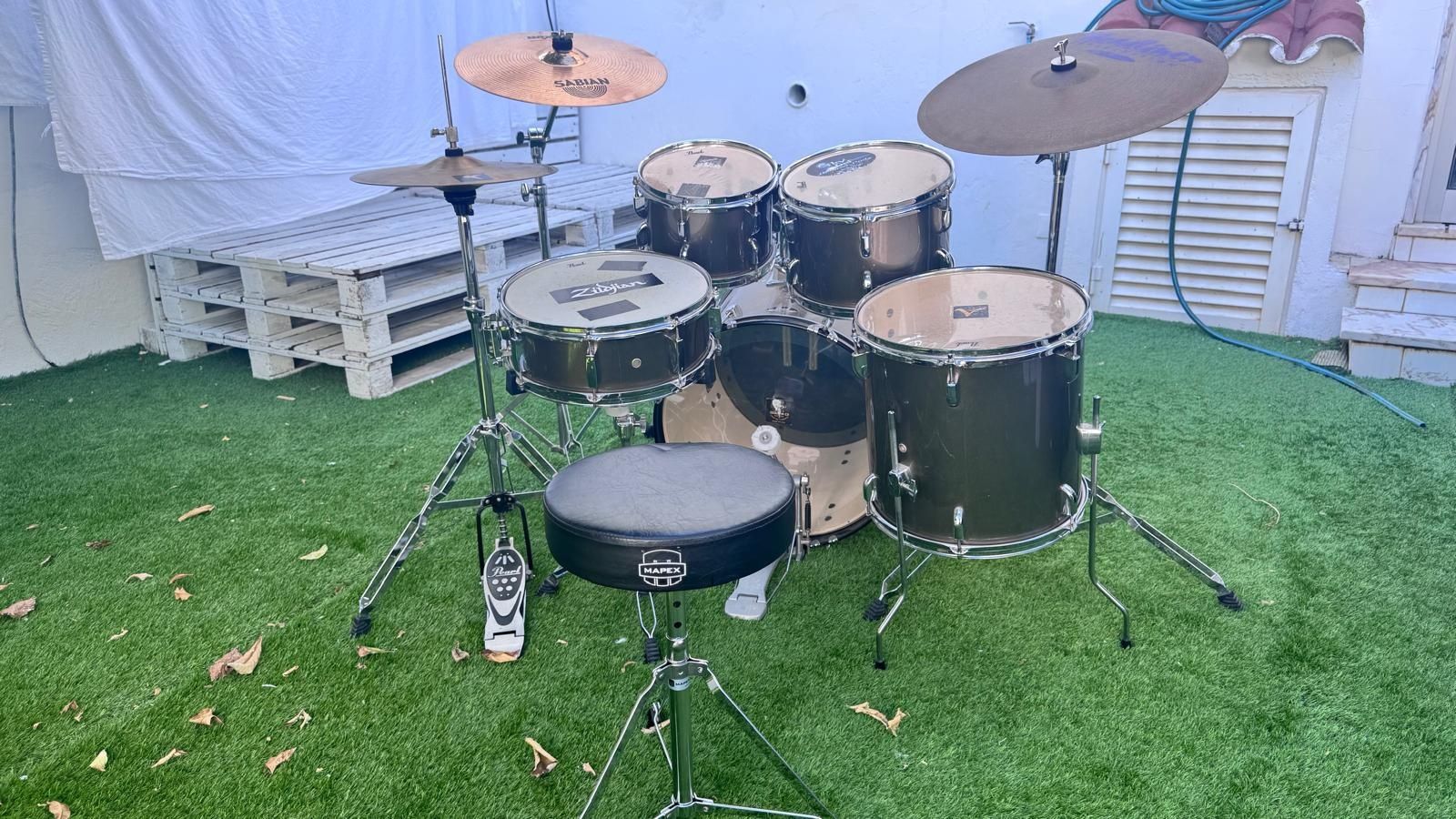 Pearl Roadshow Completa com Pratos e Banco
