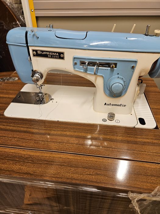 Máquina de costura Suprema