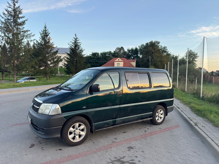 Toyota Hiace 2010р