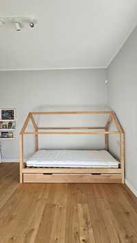 Drewniane łóżko domek z szufladą