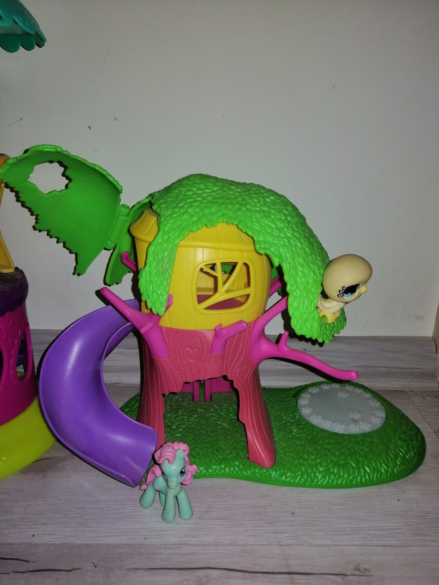 Littlest Pet Shop Playtime Park with Russell Ferguson Play Set