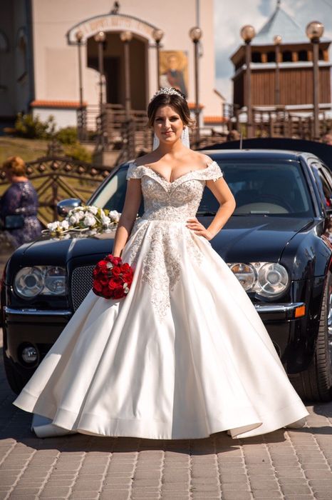 Весільна королівська сукня