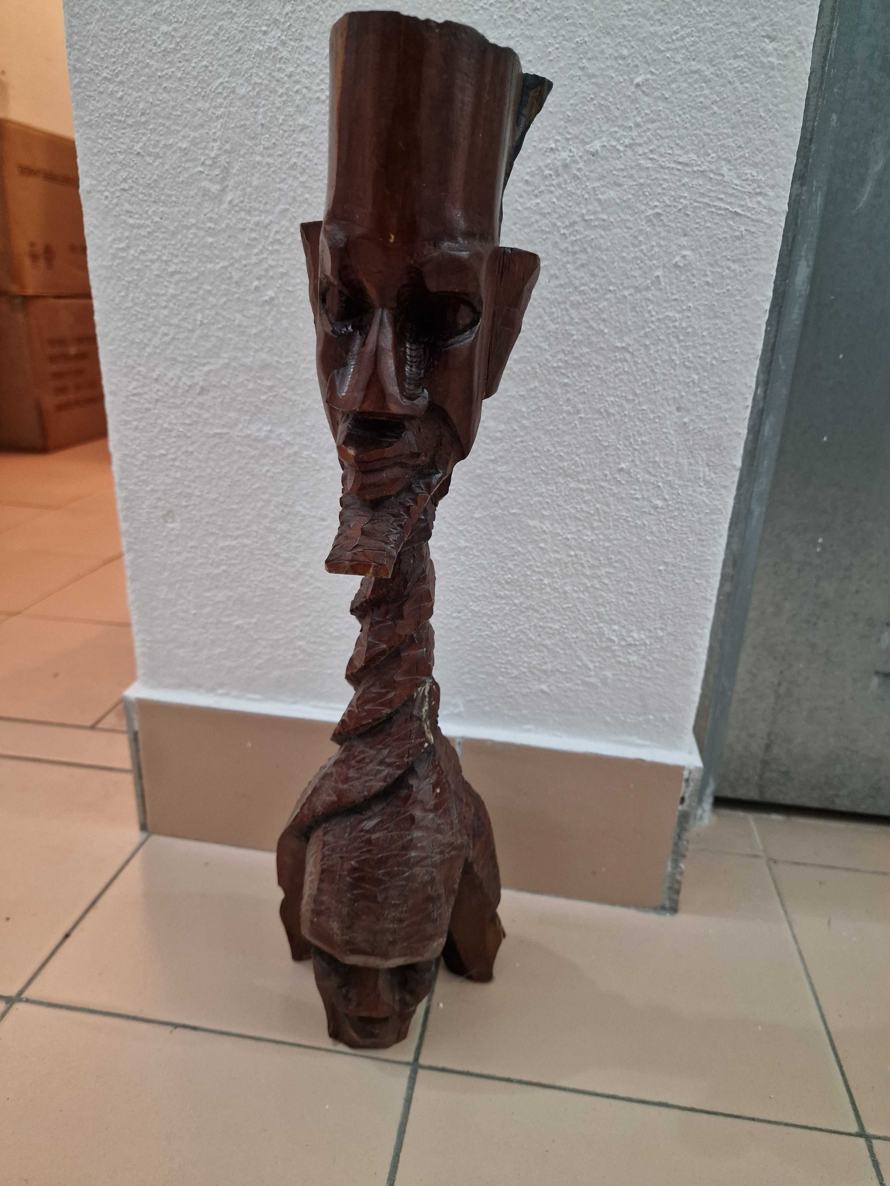 Escultura em Mandeira feita à mão - Cinzeiro