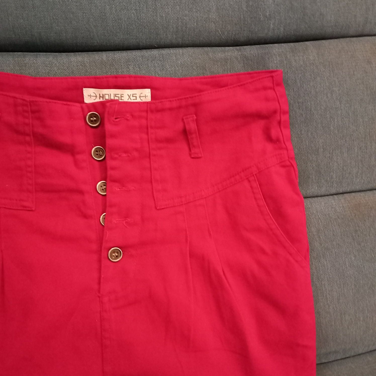 Czerwona jeansowa mini spódniczka