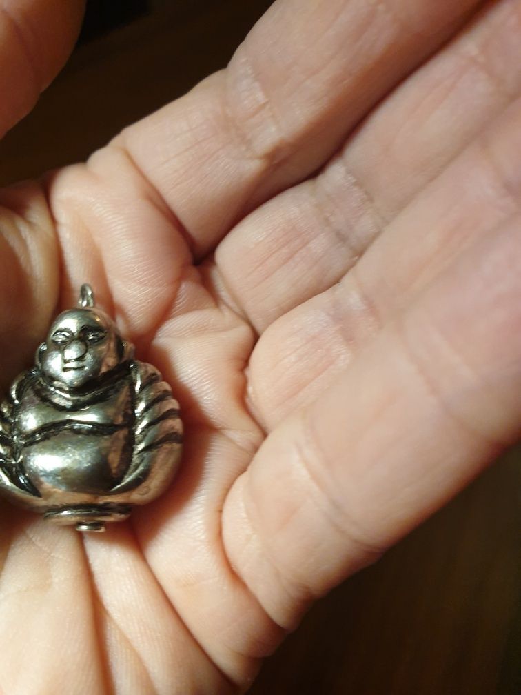 Amuletos antigos, usados em bom estado.