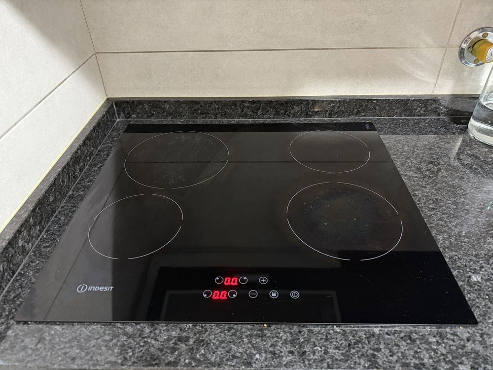Placa de Vitrocerâmica INDESIT