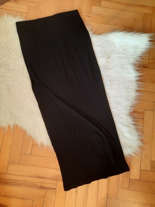 Spódnica Bershka z rozcięciem na nogę