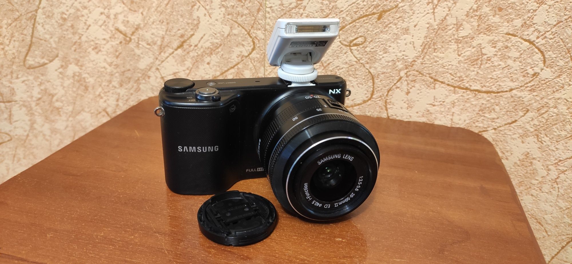 Samsung NX2000 Беззеркальная APS-C камера