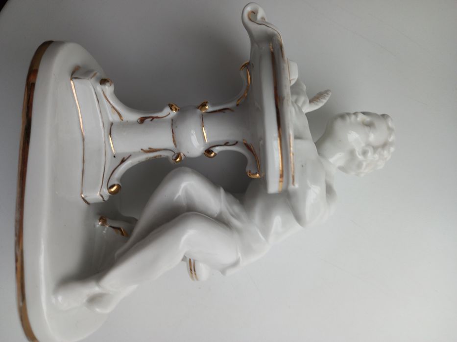 Продам статуэтку "Юный Пушкин",фарфор, золочение, ЛФЗ, 1957