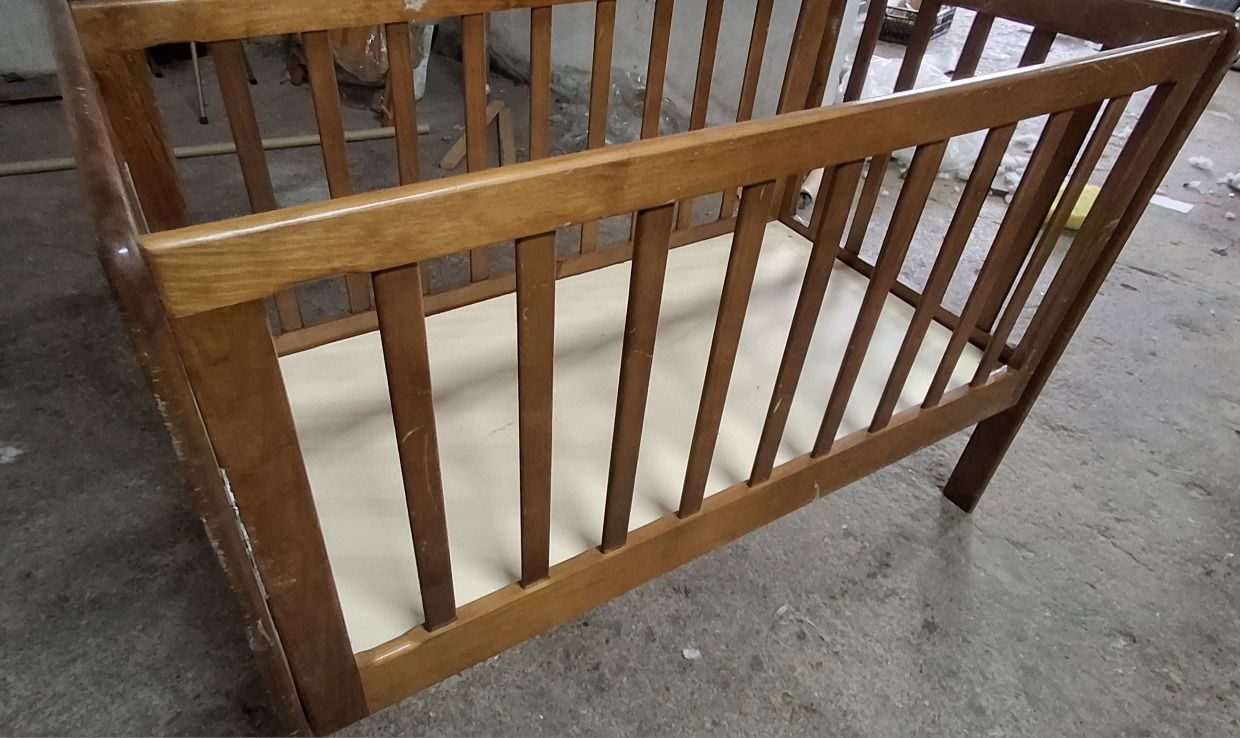 2 camas de bebe e cama para carrinho
