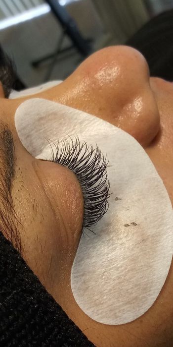 Faço alongamento de pestana