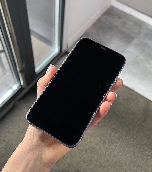 • 11 iPhone • новий телефон айфон 11 є в різних кольорах