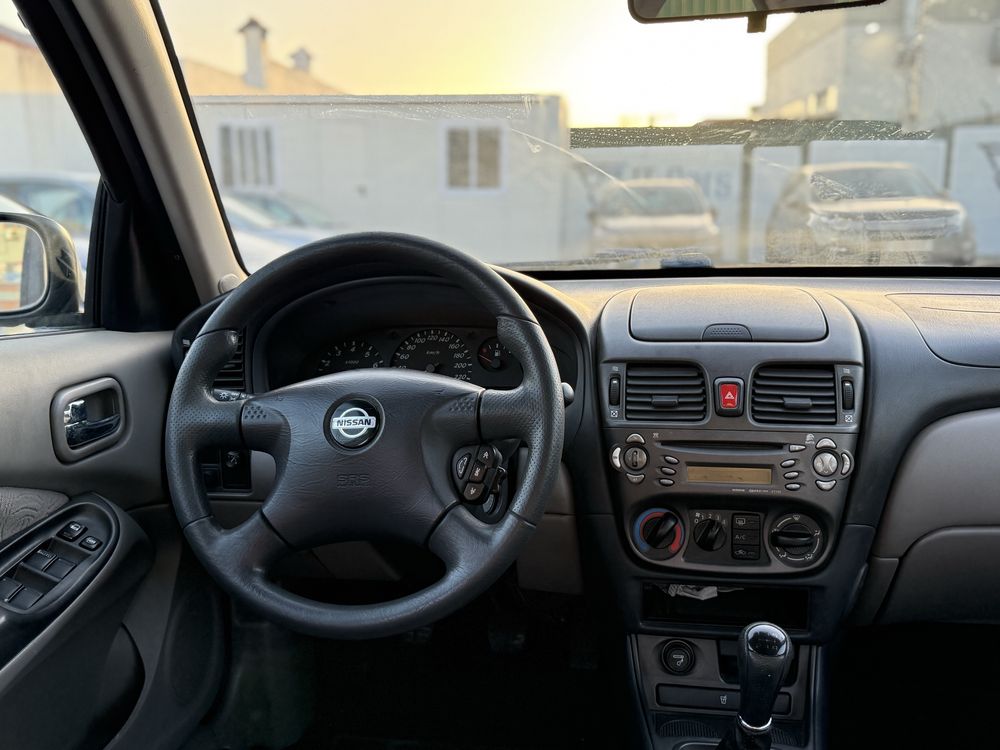 Nissan Almera 1.5 / 85.000km / AC