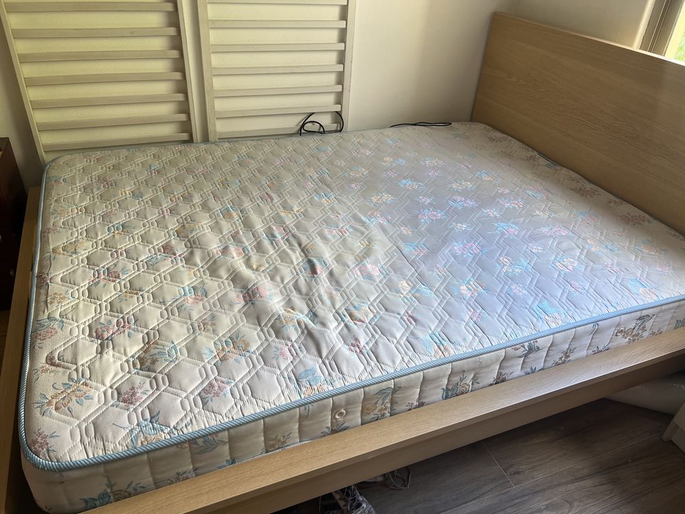 Colchão de espuma em bom estado – tamanho [be 150 x 190 cm]