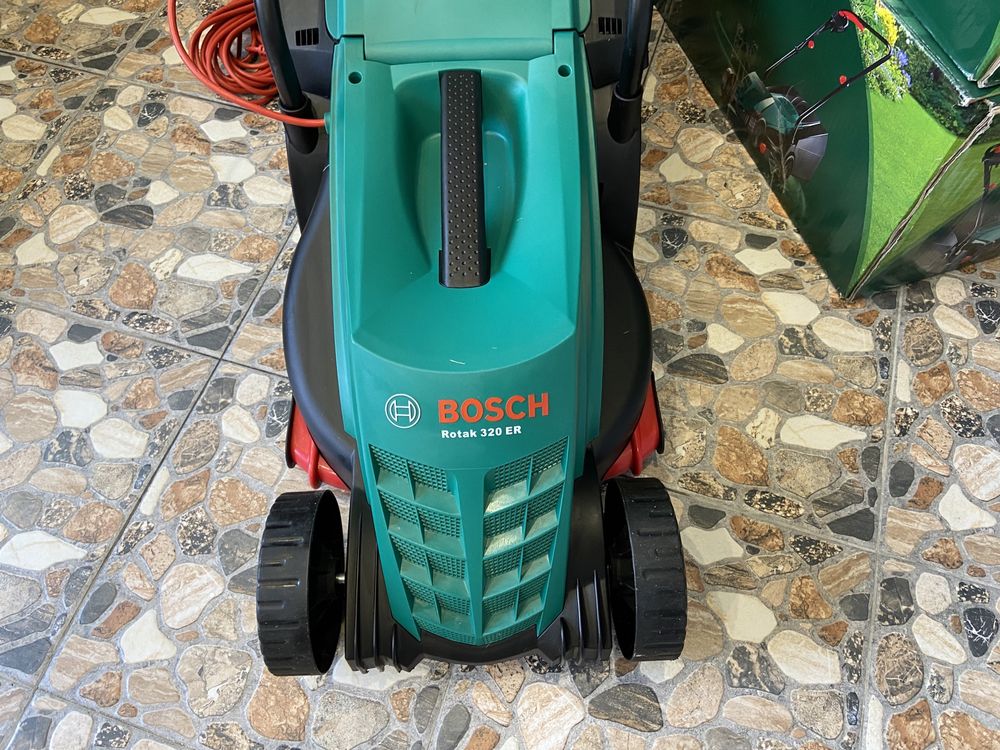 Газонокосарка,газонокосилка Bosch 320 ER з Англії