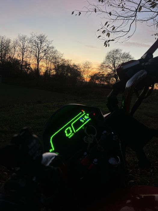 Продаж у звязку з переїздом.