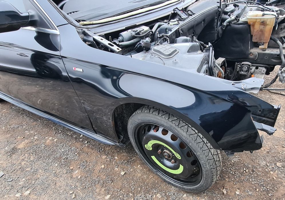 PRAWY BŁOTNIK przedni czarny przód AUDI A4 B8 2009r LZ9Y