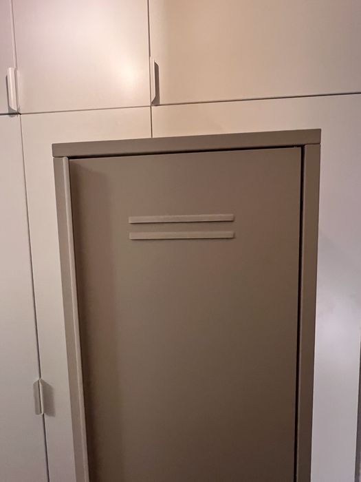 Armário IKEA metálico