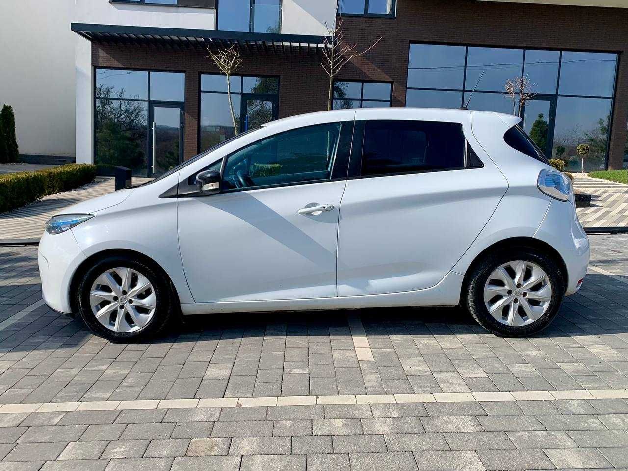 Прокат електромобіля Renault Zoe — економно та зручно