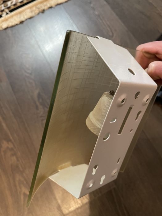 Плафон золотистого цвета