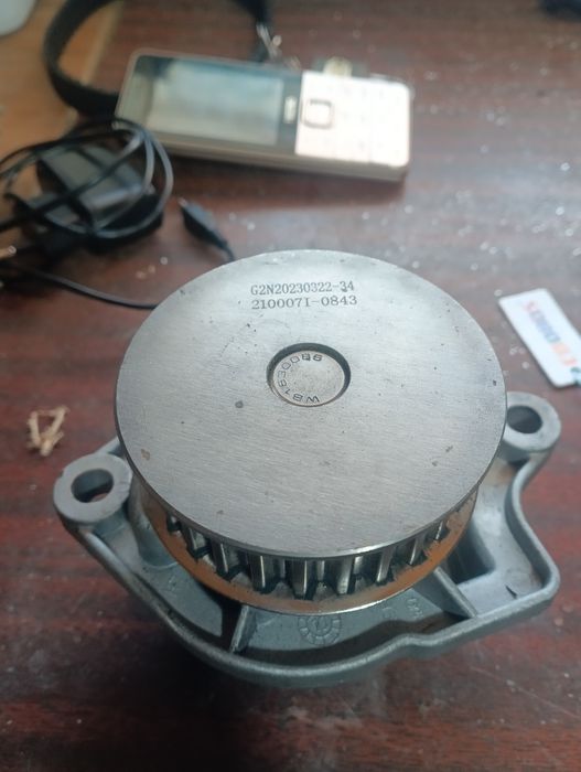 Помпа golf 4 1.4 двигун