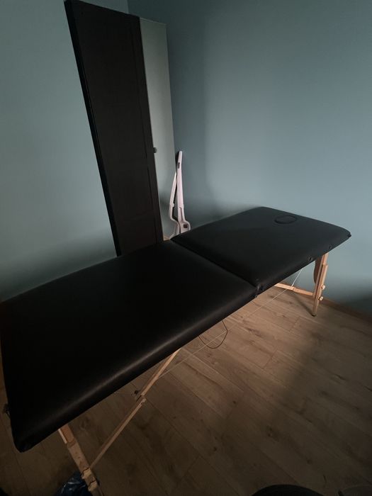 Stół do masażu / tatuaży składany + taboret i akcesoria