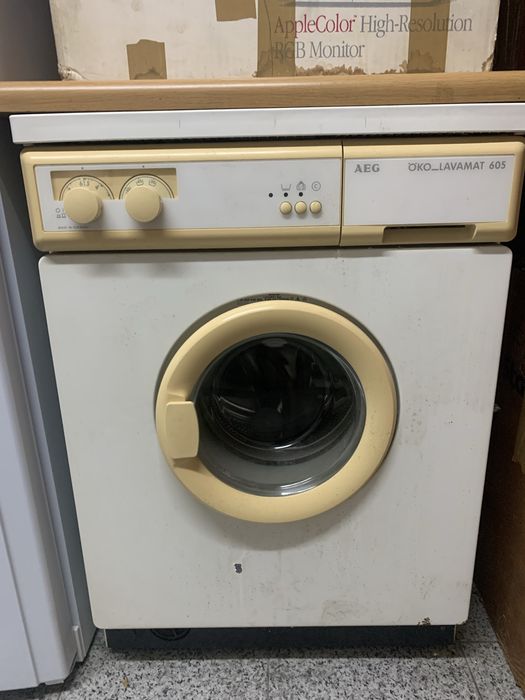 Máquina de kavar roupa AEG